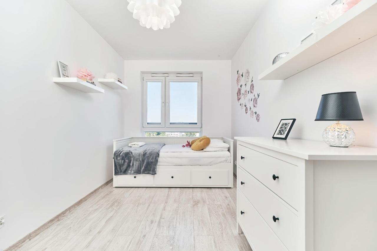 Exclusive Apartments Teczowa With Underground Parking By Noclegi Renters Wroclaw Ngoại thất bức ảnh