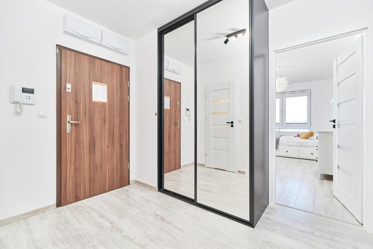 Exclusive Apartments Teczowa With Underground Parking By Noclegi Renters Wroclaw Ngoại thất bức ảnh