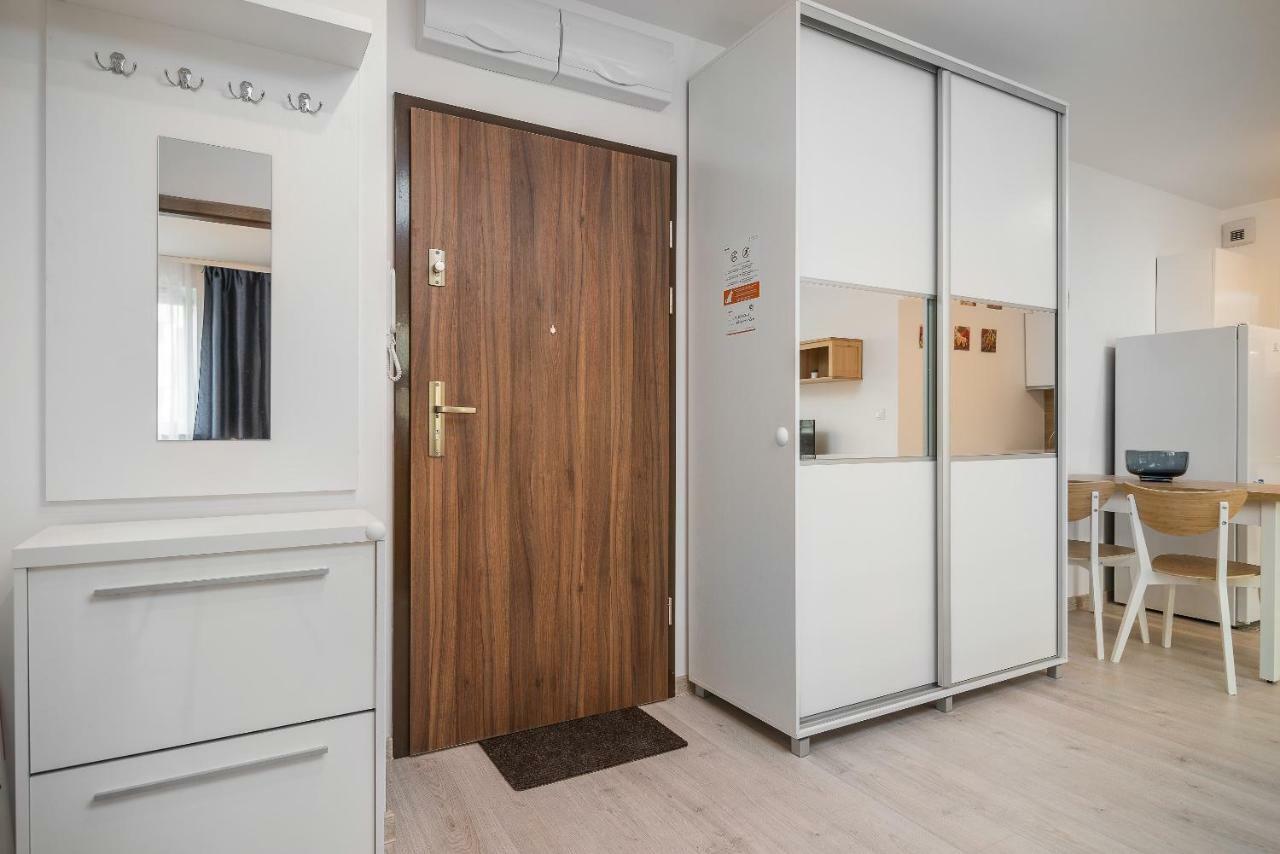 Exclusive Apartments Teczowa With Underground Parking By Noclegi Renters Wroclaw Ngoại thất bức ảnh